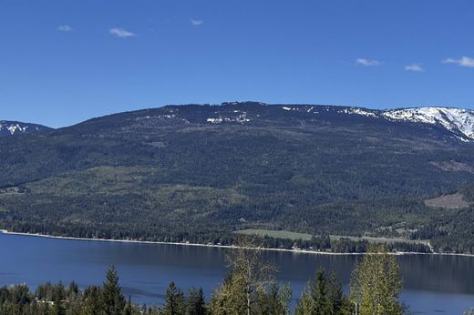 Detached House in Tiilis Landing, British Columbia