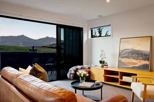 Duplex in Queenstown, Queenstown-Lakes District