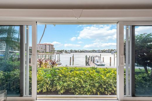 Apartment / Etagenwohnung in Naples, Collier County