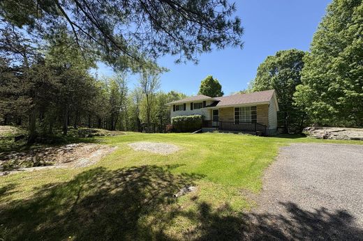 Detached House in Lansdowne, United Counties of Leeds and Grenville