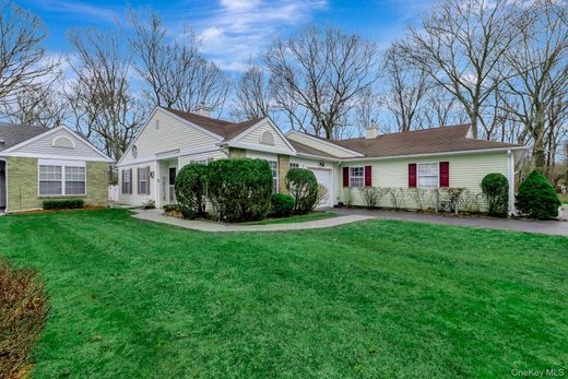 Apartment in Coram, Suffolk County