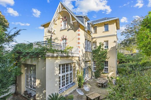 Einfamilienhaus in Rueil-Malmaison, Hauts-de-Seine