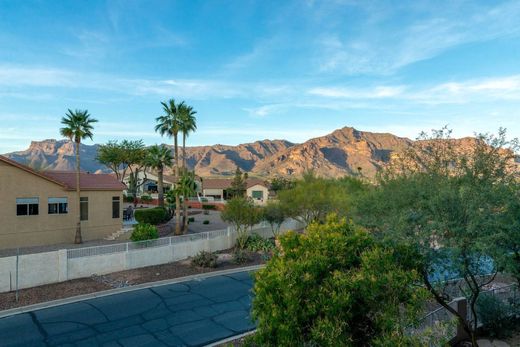 Luxury home in Gold Canyon, Pinal County