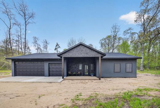 Luxury home in Breezy Point, Crow Wing County