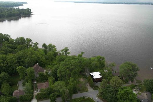 Grundstück in L'Île-Bizard-Sainte-Geneviève, City of Montréal