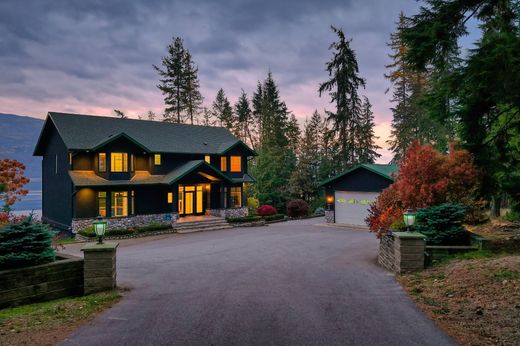 Vrijstaand huis in Nakusp, Regional District of Central Kootenay