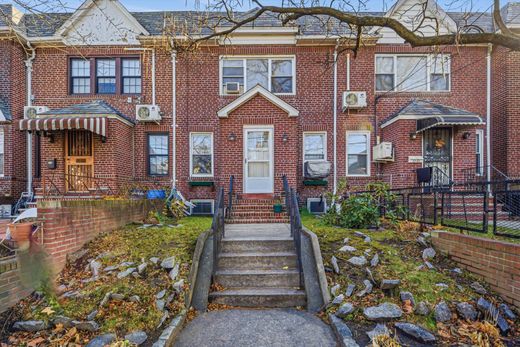 Casa en Maspeth, Queens County