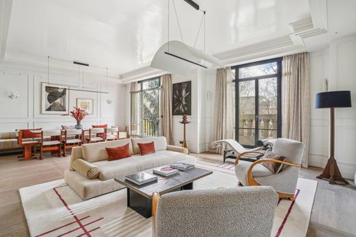 Apartment in Neuilly-sur-Seine, Hauts-de-Seine