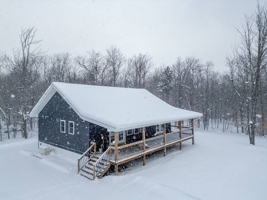 Luxe woning in Saint Regis Falls, Franklin County