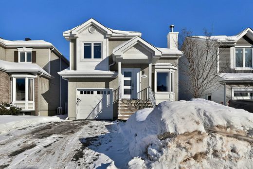 Detached House in Sainte-Rose, Laval Region