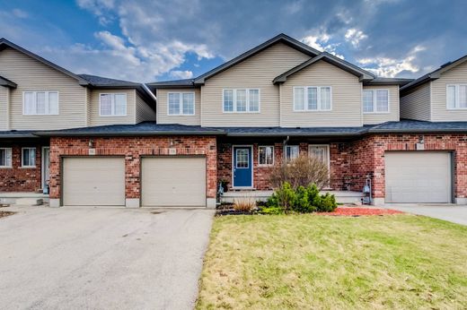 Townhouse in Waterloo, Ontario