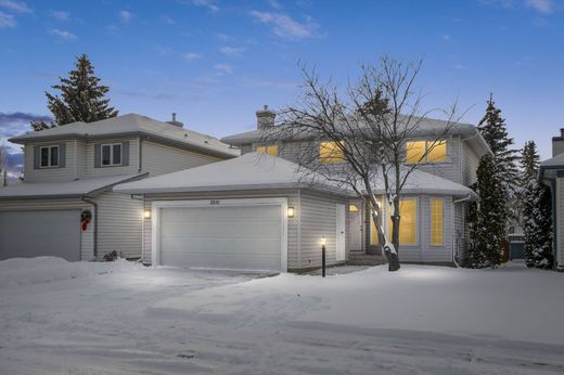 Detached House in Calgary, Alberta