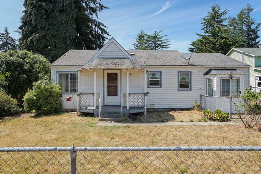 Luxury home in Keizer, Marion County