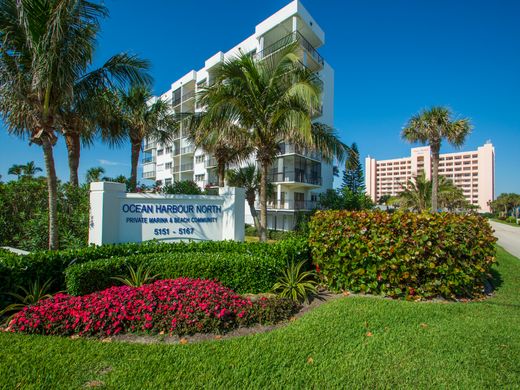 Luxury home in Hutchinson Island South, Saint Lucie County