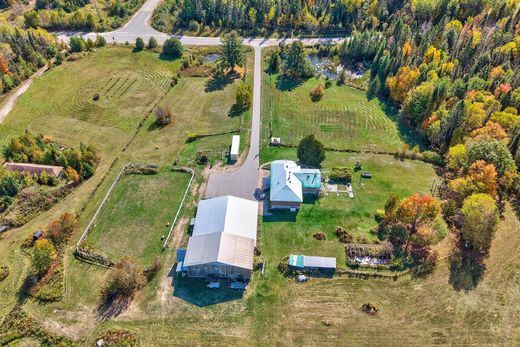 ‏בתי כפר ב  Trout Creek, Ontario