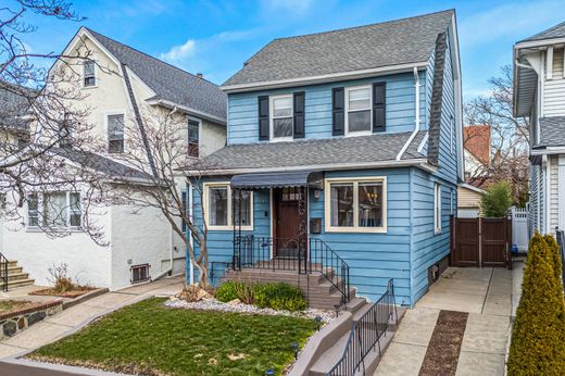 Townhouse - Forest Hills, Queens County