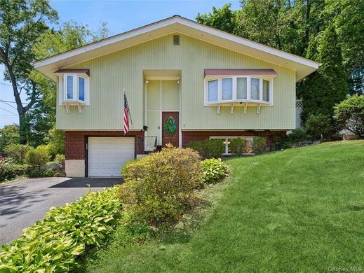 Detached House in Port Washington, Nassau County