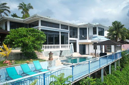 Detached House in Mahina, Îles du Vent