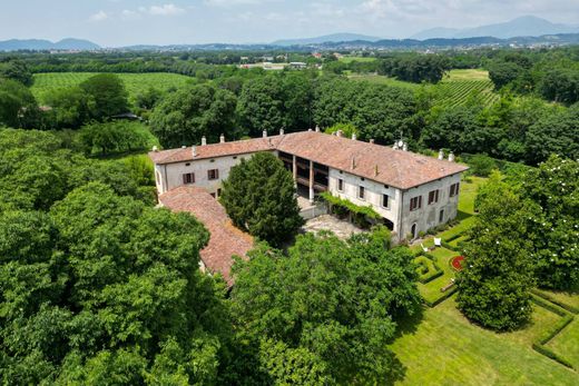 Villa a Paderno Franciacorta, Brescia