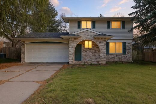 Dom jednorodzinny w Waterford, Oakland County