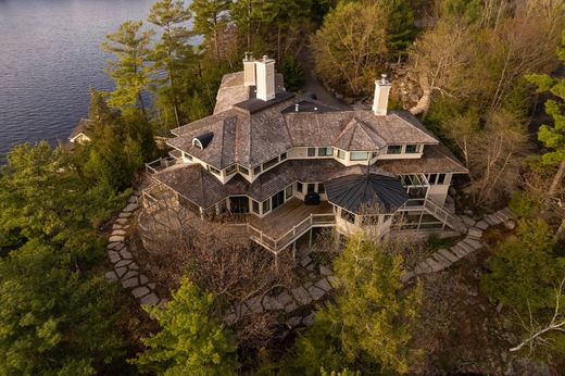 Detached House in Bracebridge, District Municipality of Muskoka