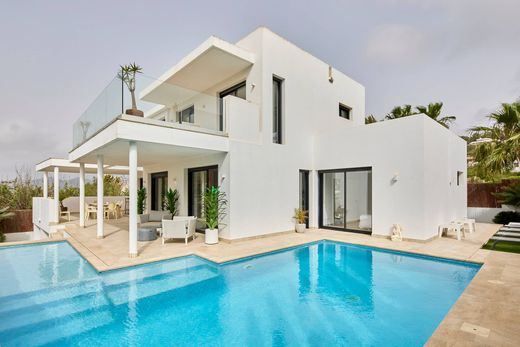 Einfamilienhaus in Santa Eulària des Riu, Balearen Inseln