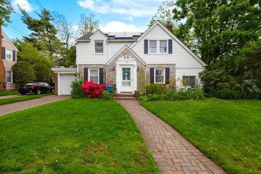 Detached House in Malverne, Nassau County
