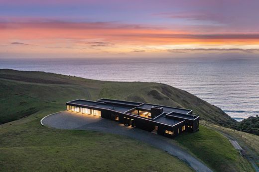 Country House in Muriwai Beach, Auckland