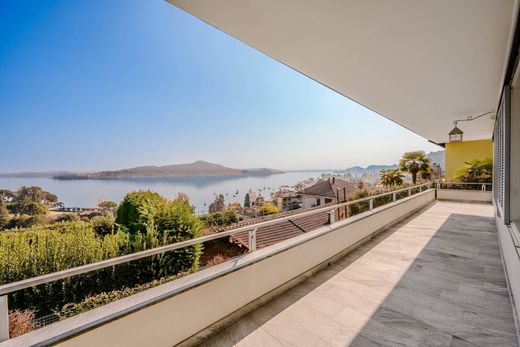 Villa à Meina, Novare