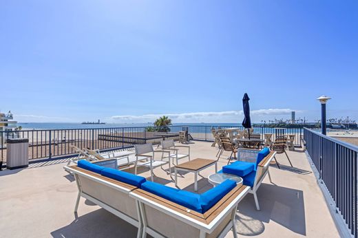 Townhouse in Long Beach, Los Angeles County