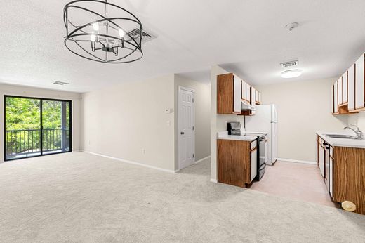 Apartment in Nashua, Hillsborough County