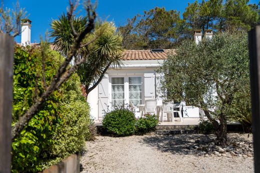 Detached House in Saint-Georges-d'Oléron, Charente-Maritime