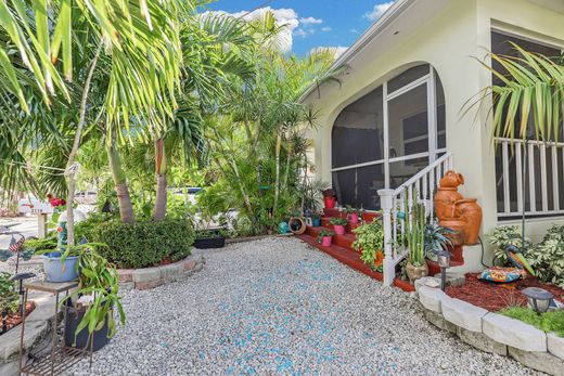 Duplex in Marathon, Monroe County