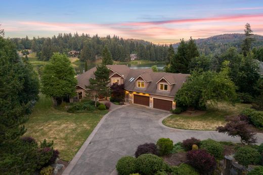 Luxury home in Oregon City, Clackamas County