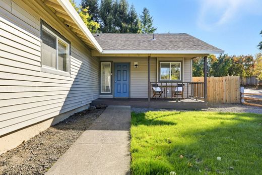 Элитный дом, Tigard, Washington County