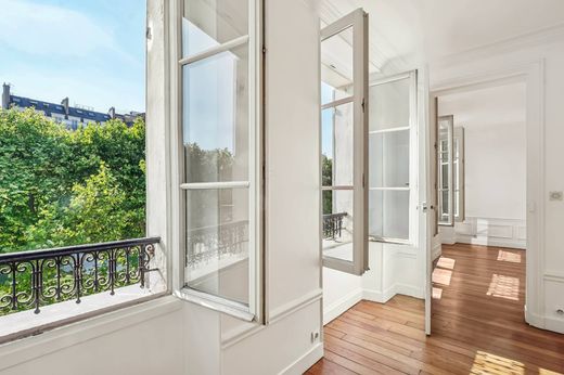Apartment in Tour Eiffel, Invalides – Ecole Militaire, Saint-Thomas d’Aquin, Paris