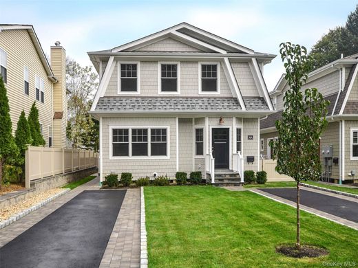 Detached House in Port Washington, Nassau County