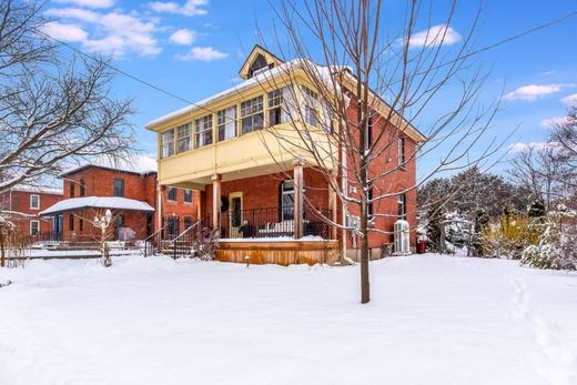 Detached House in Clearview, Ontario