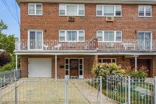 Duplex in Maspeth, Queens