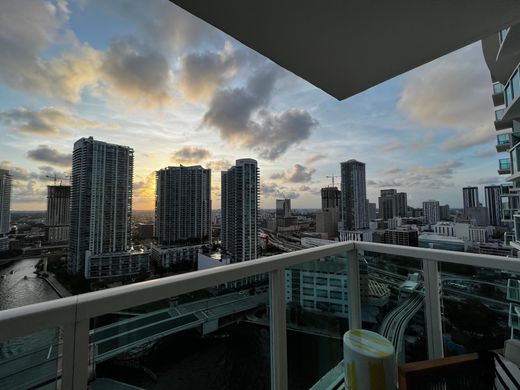マイアミ, Miami-Dade Countyのアパートメント
