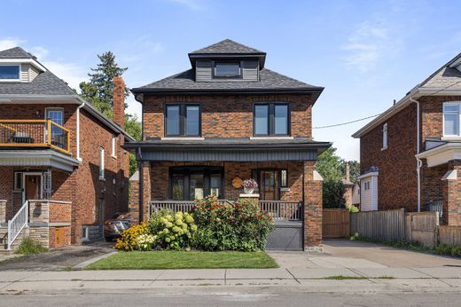 Vrijstaand huis in Hamilton, Ontario