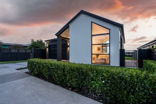 Villa a Waipahihi, Taupo District