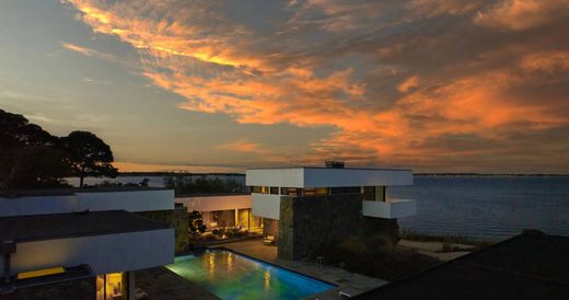 Detached House in Shelter Island, Suffolk County