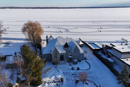 Dom jednorodzinny w Sainte-Marthe-sur-le-Lac, Laurentides