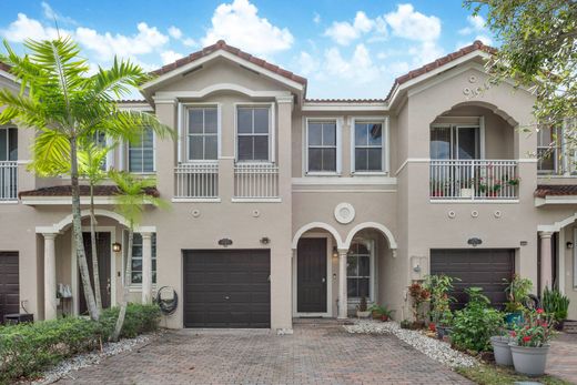 Townhouse in Miami Springs, Miami-Dade