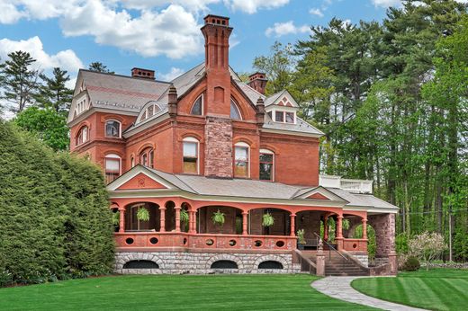 Detached House in Saratoga Springs, Saratoga County