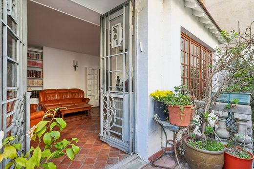 Detached House in Buttes-Chaumont, Villette, Bas Belleville, Paris