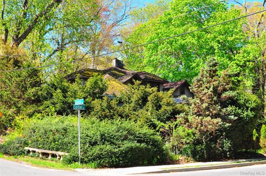 Detached House in Stony Brook, Suffolk County