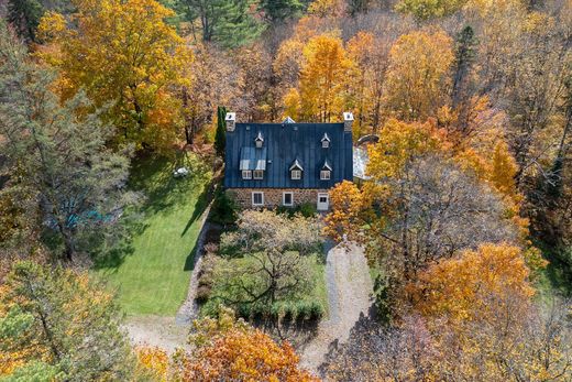 Detached House in Sainte Catherine de la Jacques Cartier, Capitale-Nationale