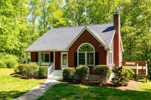 Detached House in Manchester, Hartford County